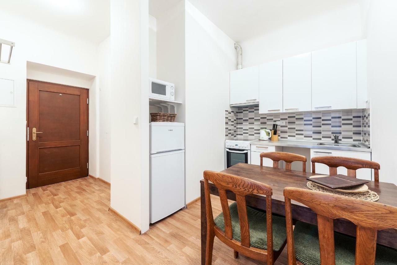 Family Apartments Praha 6 ภายนอก รูปภาพ
