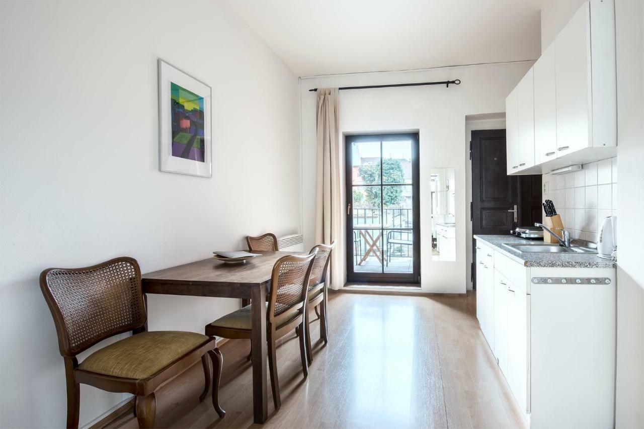 Family Apartments Praha 6 ภายนอก รูปภาพ