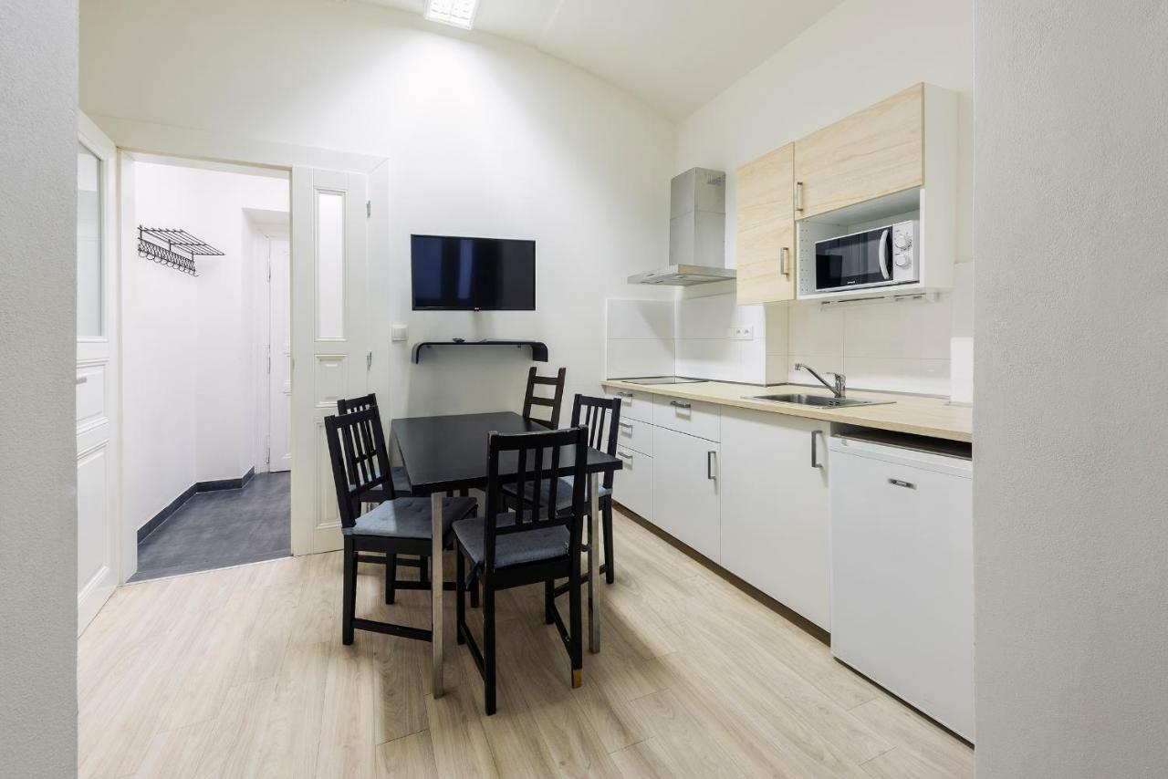 Family Apartments Praha 6 ภายนอก รูปภาพ