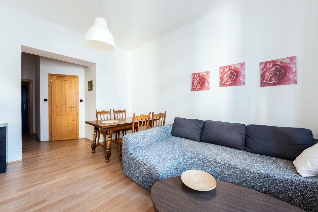 Family Apartments Praha 6 ภายนอก รูปภาพ