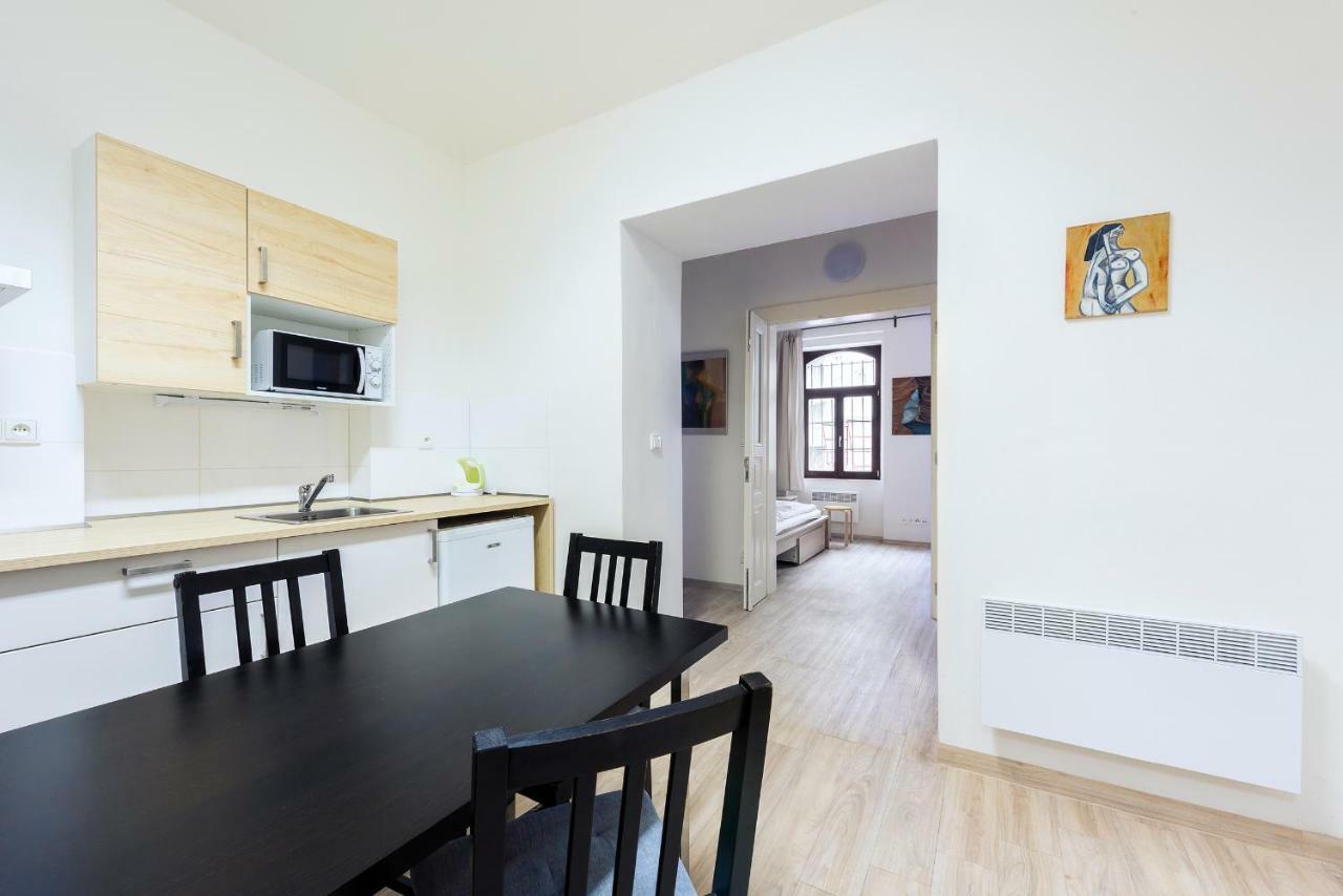 Family Apartments Praha 6 ภายนอก รูปภาพ