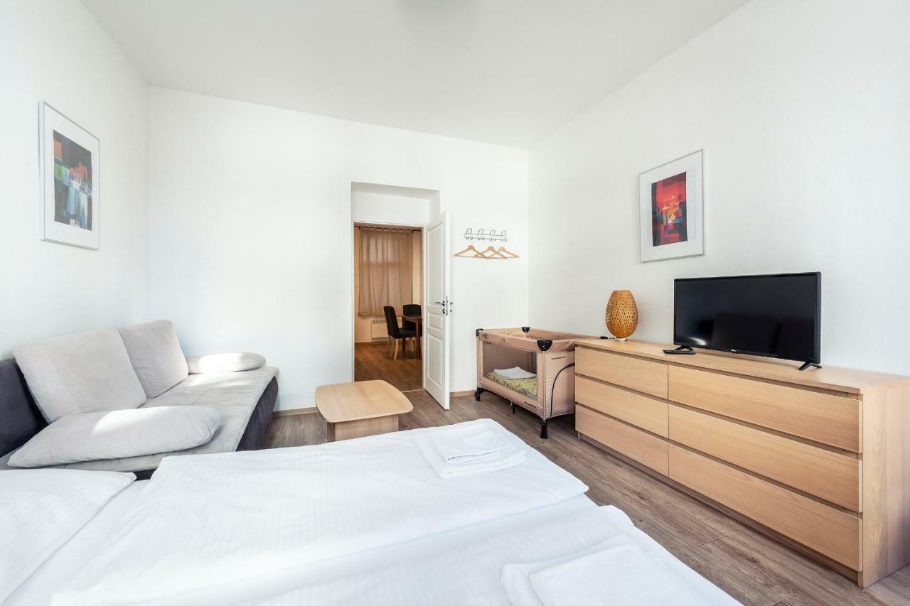 Family Apartments Praha 6 ภายนอก รูปภาพ